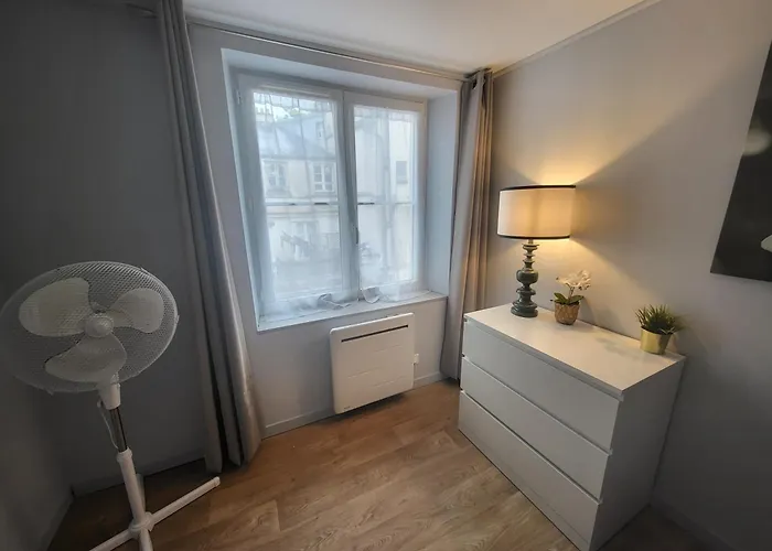 Le Petit Versaillais Apartment *